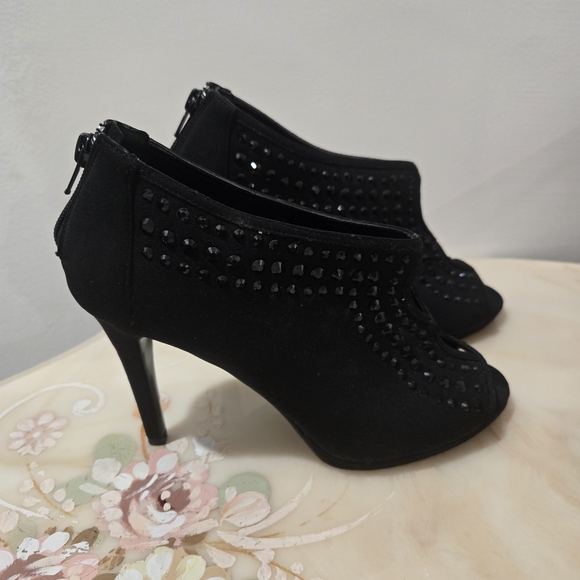 Caparros Women's Black Embellished Peep  Toe Heels Shoes Size 8.5 Black Suede - Picture 3 of 13